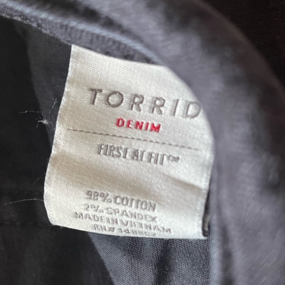 Torrid Black Jean Shorts size 18 - Picture 3 of 4